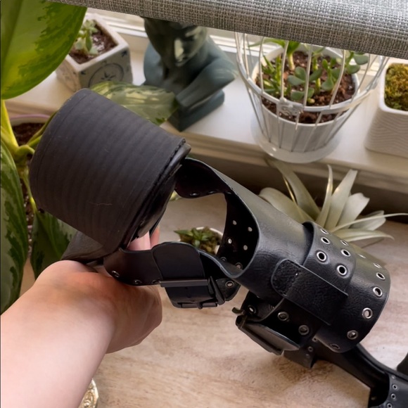 SOLD🕷 MIA black strappy buckle sandals with grungey grommet embellishments 🕷 - Picture 8 of 9